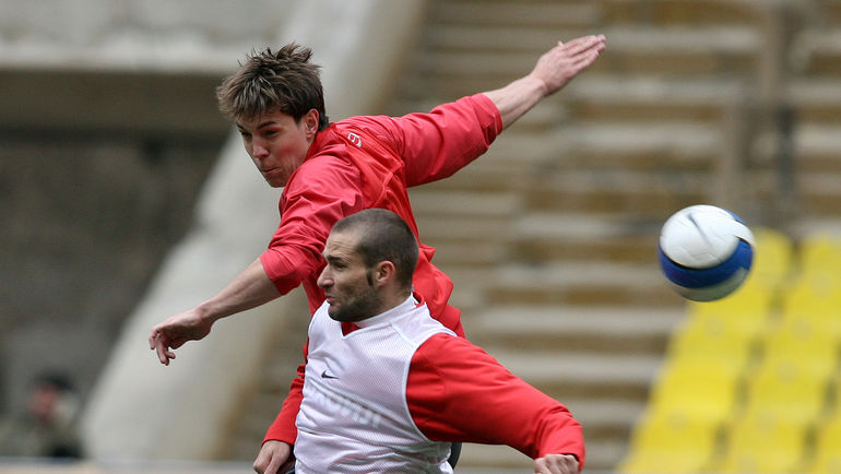 Артем ДЗЮБА против Игнаса ДЕДУРЫ. Фото Алексей ИВАНОВ, Артем ДЗЮБА против Игнаса ДЕДУРЫ. Фото Алексей ИВАНОВ,