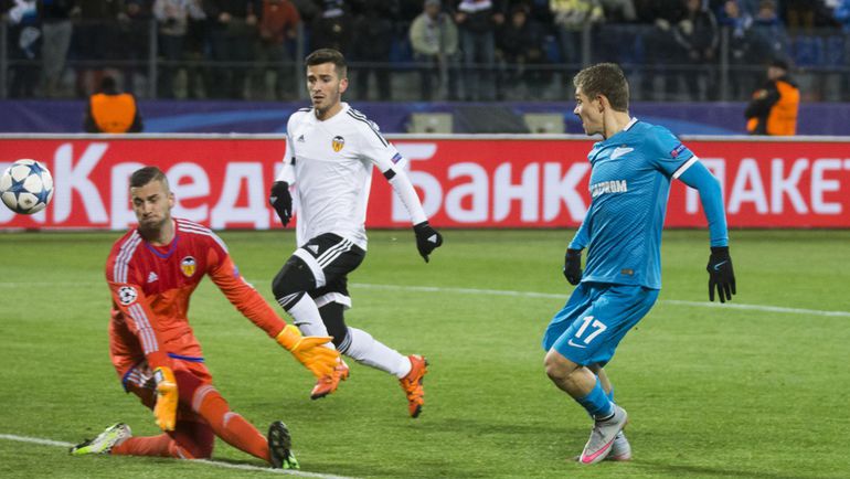 15-я минута. Олег ШАТОВ открывает счет. Фото Вячеслав ЕВДОКИМОВ, ФК 15-я минута. Олег ШАТОВ открывает счет. Фото Вячеслав ЕВДОКИМОВ, ФК