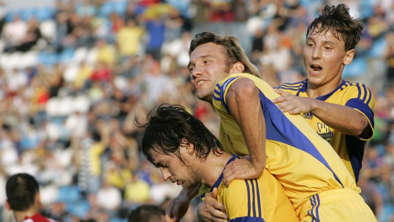 В 2009-м Андрей ШЕВЧЕНКО добрался в Андорру-ла-Велью на вертолете. Фото REUTERS В 2009-м Андрей ШЕВЧЕНКО добрался в Андорру-ла-Велью на вертолете. Фото REUTERS