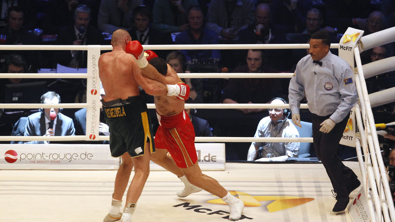 Суббота. Дюссельдорф.Тайсон ФЬЮРИ и Владимир КЛИЧКО. Фото REUTERS Суббота. Дюссельдорф.Тайсон ФЬЮРИ и Владимир КЛИЧКО. Фото REUTERS