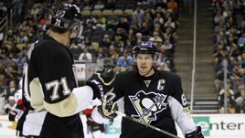 Евгению МАЛКИНУ (слева) и Сидни КРОСБИ не хватает слаженного оркестра.