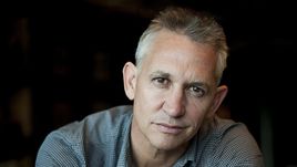 "Люди думают, что у меня большие уши. Но на самом деле у меня маленькая голова". Линекеру – 55