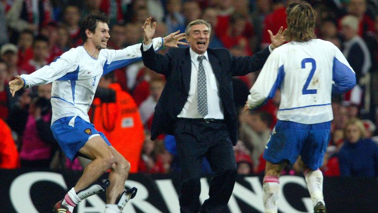 19 ноября 2003 года. Кардифф. Уэльс - Россия - 0:1. Радость Вадима ЕВСЕЕВА, Георгия ЯРЦЕВА и Егора ТИТОВА после матча. Фото Александр ФЕДОРОВ, 19 ноября 2003 года. Кардифф. Уэльс - Россия - 0:1. Радость Вадима ЕВСЕЕВА, Георгия ЯРЦЕВА и Егора ТИТОВА после матча. Фото Александр ФЕДОРОВ,