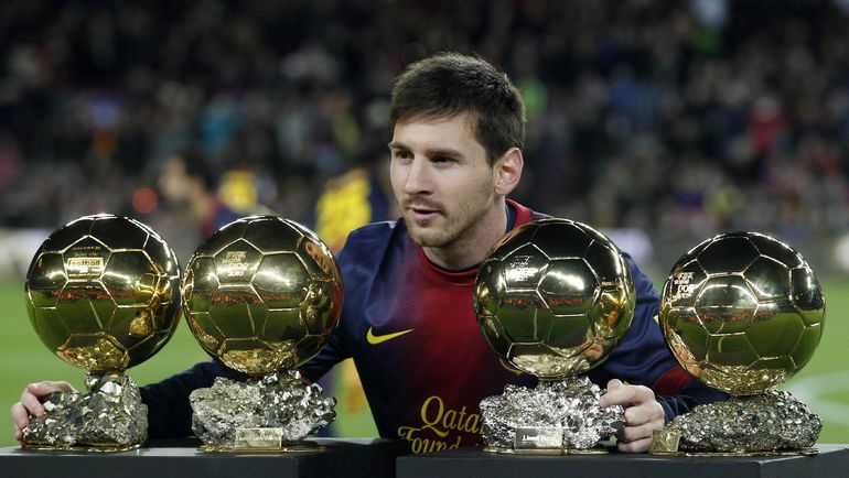 Лионель МЕССИ и его любимые мячи. Фото REUTERS Лионель МЕССИ и его любимые мячи. Фото REUTERS