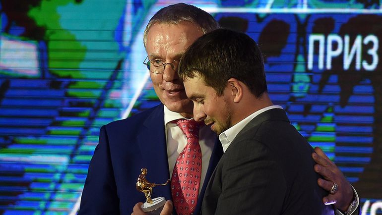 Вячеслав ФЕТИСОВ и Кирилл КОЛЬЦОВ. Фото Владимир БЕЗЗУБОВ, photo.khl.ru Вячеслав ФЕТИСОВ и Кирилл КОЛЬЦОВ. Фото Владимир БЕЗЗУБОВ, photo.khl.ru