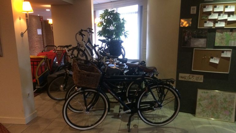 Отель, в котором остановились армейцы. Фото Дмитрий СИМОНОВ, "СЭ" Отель, в котором остановились армейцы. Фото Дмитрий СИМОНОВ, "СЭ"