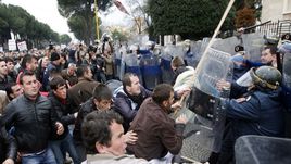 Протесты в Тиране накануне игры "Локомотива"