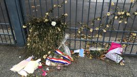 Пятница. Сен-Дени. Место террактов месяц спустя.