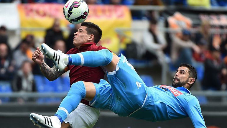 В воскресенье в Неаполе встретятся третья и четвертая команды чемпионата Италии. Фото AFP В воскресенье в Неаполе встретятся третья и четвертая команды чемпионата Италии. Фото AFP