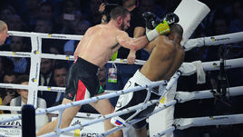 Рой Джонс против Энцо Маккаринелли.