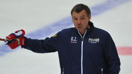 Понедельник. Москва. Главный тренер сборной России Олег ЗНАРОК на открытой тренировке своей команды.