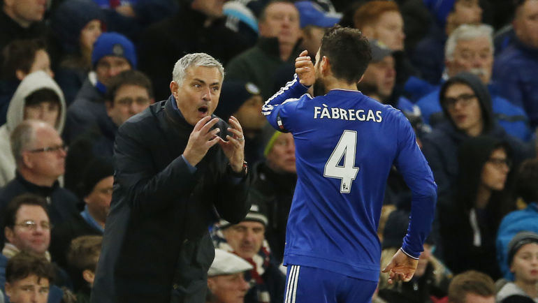 Поговаривают, что именно Сеск ФАБРЕГАС в авангарде атаки на Жозе МОУРИНЬЮ. Фото REUTERS Поговаривают, что именно Сеск ФАБРЕГАС в авангарде атаки на Жозе МОУРИНЬЮ. Фото REUTERS