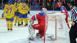 Четверг. Москва. Россия - Швеция - 1:4. 27-я минута. После шайбы Андре Петерссона российская сборная так и не сумела наладить свою игру.