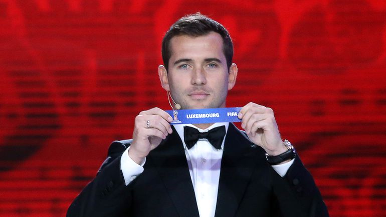 Во время игрового простоя Александр КЕРЖАКОВ принял участие в большом количестве массовых мероприятий, в том числе в жеребьевке отборочного турнира чемпионата мира-2018. Фото REUTERS Во время игрового простоя Александр КЕРЖАКОВ принял участие в большом количестве массовых мероприятий, в том числе в жеребьевке отборочного турнира чемпионата мира-2018. Фото REUTERS