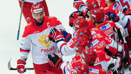 Суббота. Москва. Финляндия - Россия - 1:8. Илья КОВАЛЬЧУК принимает поздравления с голом.