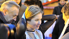 14 февраля. Москва. Юлия ЛИПНИЦКАЯ во время ледового шоу на Красной площади.