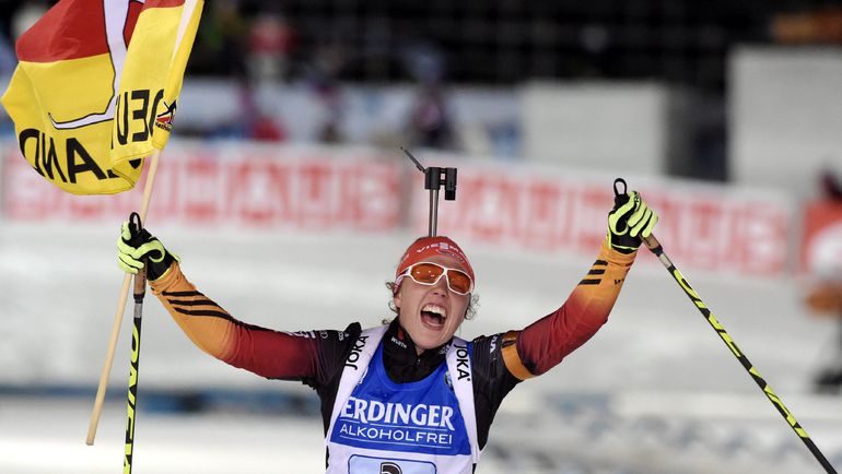 13 декабря. Контиолахти. Лаура ДАЛЬМАЙЕР празднует победу в женской эстафете. Фото REUTERS 13 декабря. Контиолахти. Лаура ДАЛЬМАЙЕР празднует победу в женской эстафете. Фото REUTERS