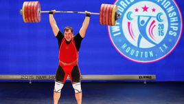 28 ноября. Хьюстон. Алексей ЛОВЧЕВ поднимает рекордные 264 кг в толчке на чемпионате мира.