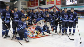 Предновогодняя жизнь в Высшей хоккейной лиге бьет ключом.