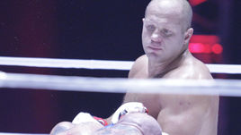 Федор ЕМЕЛЬЯНЕНКО в поединке с Джеффом МОНСОНОМ 21 ноября 2011 года.