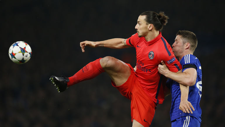 Златан ИБРАГИМОВИЧ и Гари КЭХИЛЛ. Фото AFP Златан ИБРАГИМОВИЧ и Гари КЭХИЛЛ. Фото AFP