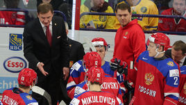 Суббота. Хельсинки. Россия - Дания - 4:3 ОТ. Валерий БРАГИН дает указания команде.