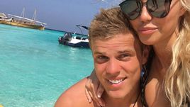 Мальдивы. Дубай. Шампанское. Новогодний "Инстаграм"