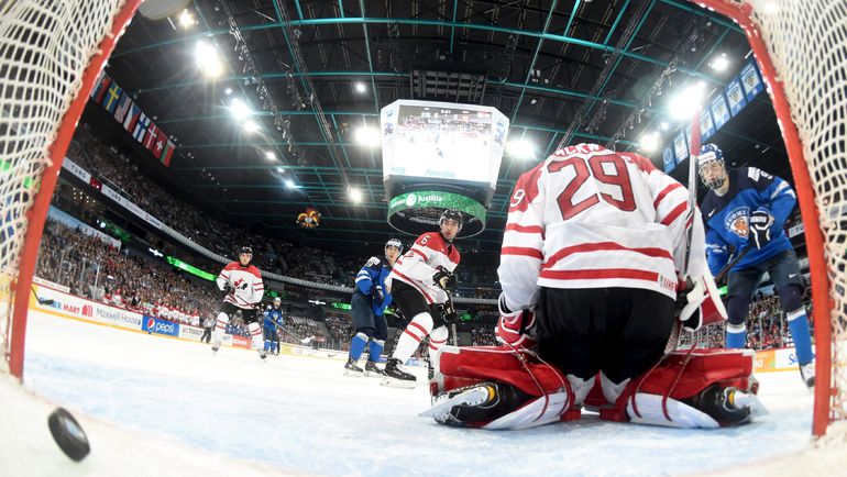 Канада пала в четвертьфинале МЧМ с хозяевами турнира, финнами. Фото REUTERS Канада пала в четвертьфинале МЧМ с хозяевами турнира, финнами. Фото REUTERS