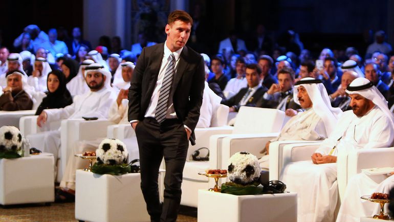 Лионеля МЕССИ уже признали лучшим в 2015-м - в Дубае на церемонии Globe Soccer Awards Ceremony. Фото AFP Лионеля МЕССИ уже признали лучшим в 2015-м - в Дубае на церемонии Globe Soccer Awards Ceremony. Фото AFP