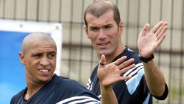 Роберто КАРЛОС (слева) и Зинедин ЗИДАН в ближайшее время могут вновь встретиться в мадридском