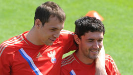 Май 2012 года. Артем ДЗЮБА (слева) и Юрий ЖИРКОВ на тренировке сборной России. Теперь они будут вместе не только в национальной команде, но и в клубе.