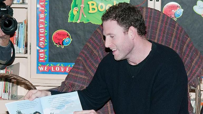 Райан УИТНИ.