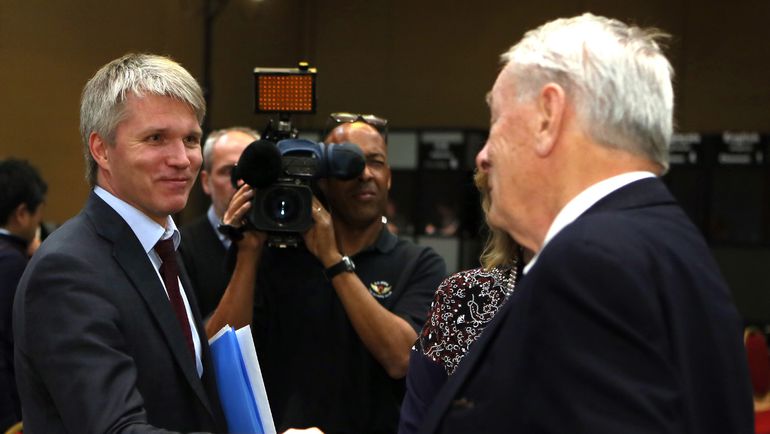 Ричард ПАУНД (справа) уверяет, что лично ничего против наших спортсменов не имеет. На фото - с заместителем министра спорта России Павлом КОЛОБКОВЫМ. Фото AFP Ричард ПАУНД (справа) уверяет, что лично ничего против наших спортсменов не имеет. На фото - с заместителем министра спорта России Павлом КОЛОБКОВЫМ. Фото AFP