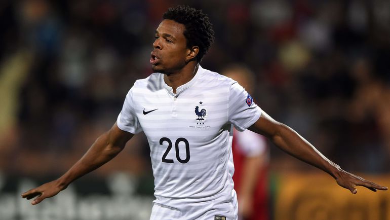 20 октября 2014 года. Ереван. Армения - Франция - 0:3. 7-я минута. Радость Лоика РЕМИ, который забил свой седьмой гол за сборную. Фото AFP 20 октября 2014 года. Ереван. Армения - Франция - 0:3. 7-я минута. Радость Лоика РЕМИ, который забил свой седьмой гол за сборную. Фото AFP