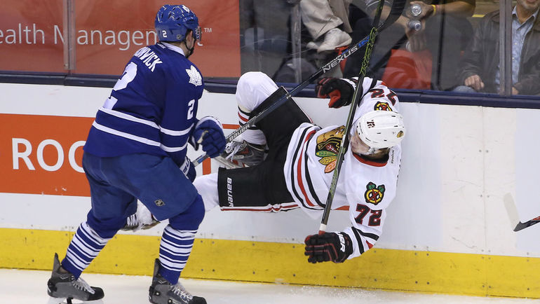 Благодаря яркому дебюту в НХЛ российский нападающий Артемий ПАНАРИН (№ 72) превратился в одну из главных мишеней для самых жестких защитников лиги.