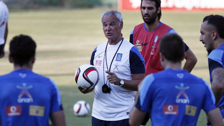 Клаудио РАНЬЕРИ в сборной Греции. Фото REUTERS Клаудио РАНЬЕРИ в сборной Греции. Фото REUTERS