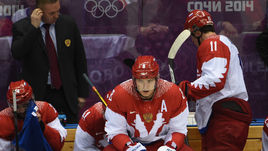 По мнению Майка Бэбкока, для сборной России на Кубке мира важно сколотить из Александра ОВЕЧКИНА, Евгения МАЛКИНА (№ 11) и других наших звезд настоящую команду.