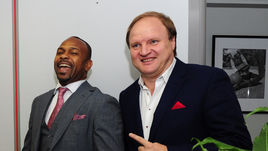 Владимир ХРЮНОВ (справа) и Рой ДЖОНС-младший.