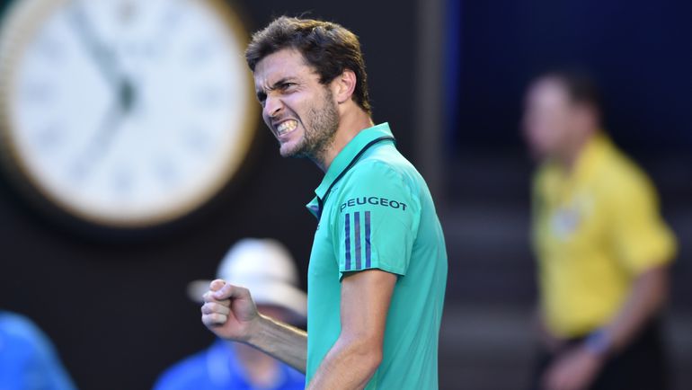 Воскресенье. Мельбурн. Жиль СИМОН в матче с Новаком Джоковичем. Фото AFP Воскресенье. Мельбурн. Жиль СИМОН в матче с Новаком Джоковичем. Фото AFP