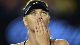 Воскресенье. Мельбурн. Мария ШАРАПОВА благодарит болельщиков за поддержку в матче с Белиндой Бенчич.