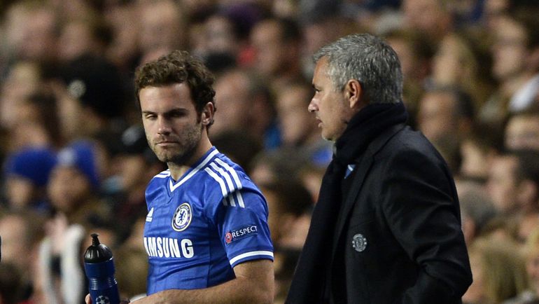 Хуан МАТА и Жозе МОУРИНЬЮ. Фото REUTERS Хуан МАТА и Жозе МОУРИНЬЮ. Фото REUTERS