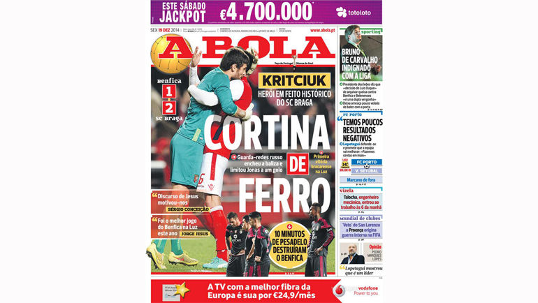 Первая полоса A Bola. Первая полоса A Bola.