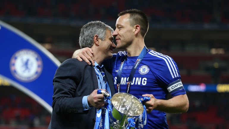 Джон ТЕРРИ (справа) и Жозе МОУРИНЬЮ. Фото REUTERS Джон ТЕРРИ (справа) и Жозе МОУРИНЬЮ. Фото REUTERS