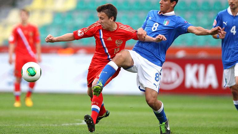 В атаке - Александр ГОЛОВИН (слева). Фото Михаил ШАПАЕВ, РФС В атаке - Александр ГОЛОВИН (слева). Фото Михаил ШАПАЕВ, РФС