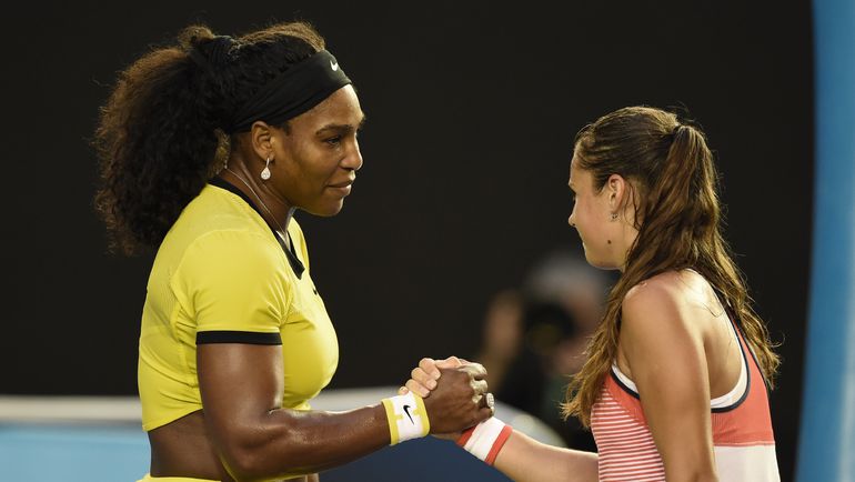 В третьем круге Australian Open-2016 Дарья КАСАТКИНА (справа) уступила Серене УИЛЬЯМС - 1:6, 1:6. Фото AFP В третьем круге Australian Open-2016 Дарья КАСАТКИНА (справа) уступила Серене УИЛЬЯМС - 1:6, 1:6. Фото AFP