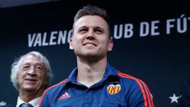 Вчера. Валенсия. Денис ЧЕРЫШЕВ на презентации в новом клубе.