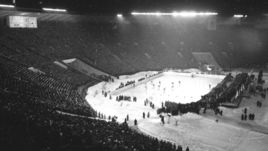 Рекорд посещаемости, голевая сотня  и кока-кола