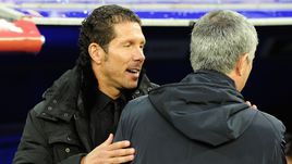 Диего СИМЕОНЕ (слева) и Жозе МОУРИНЬЮ.