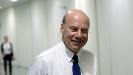 Майк КИНЭН.