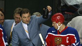 2002 год. Солт-Лейк Сити. Главный тренер сборной России Вячеслав ФЕТИСОВ, Владислав ТРЕТЬЯК и Игорь ЛАРИОНОВ.